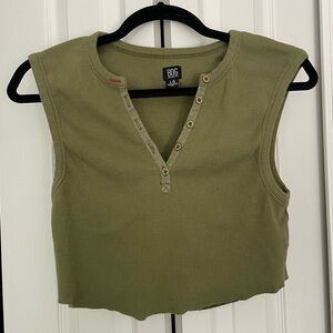 Olive green BDG tank, size L.